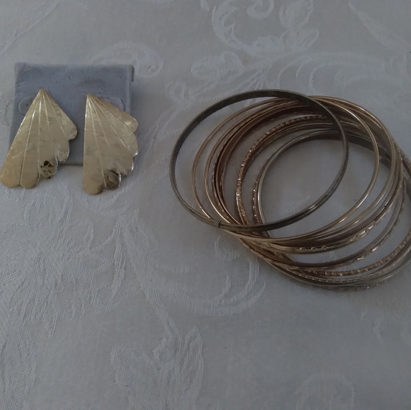 Earings - Picture 3 of 3